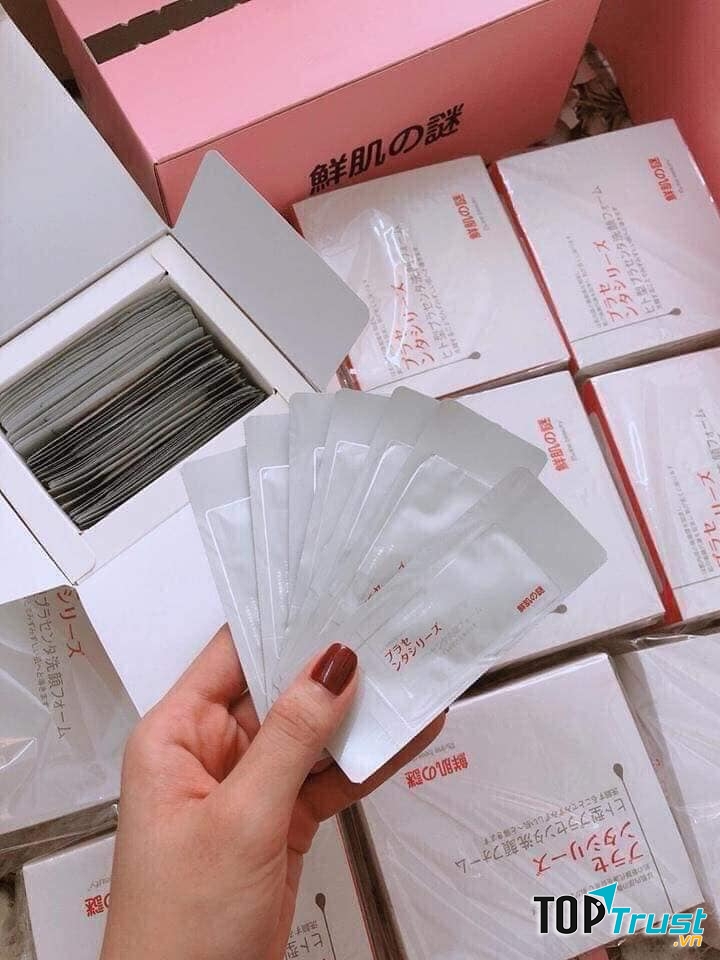 Mặt nạ ủ trắng nhau thai người của Nhật Bản