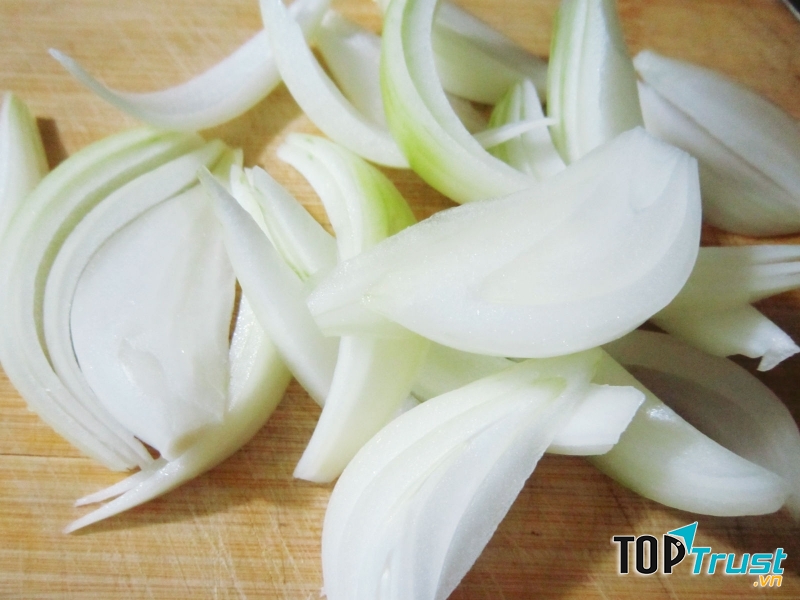 Mật ong kị với hành tây