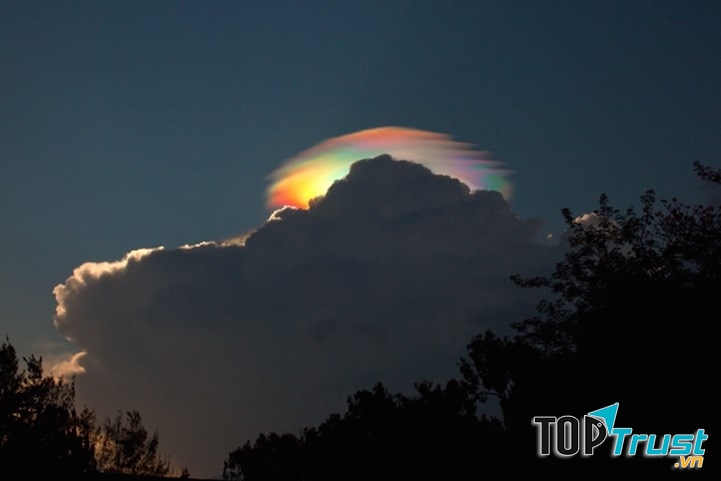 Mây ngũ sắc ở Hà Nội và Vĩnh Phúc