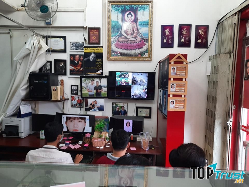 Mắt Vàng Studio