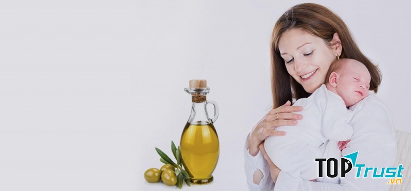 Mát xa cho bé bằng dầu Oliu