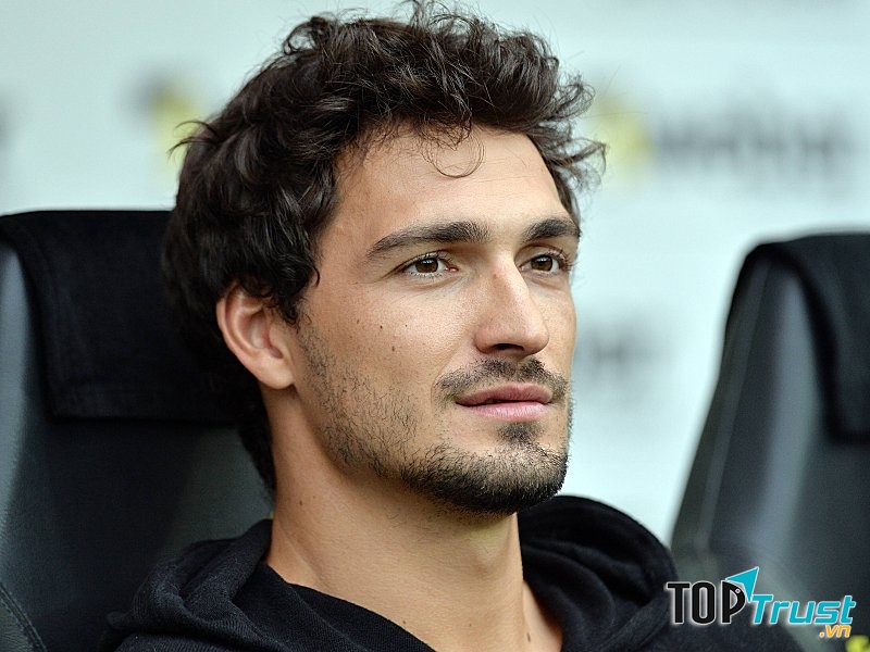 Sở trường của Hummels là trung vệ, ngoài ra anh có thể chơi ở vị trí hậu vệ phải, tiền vệ trụ.