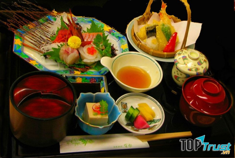 . Điểm cộng ở Matsu Sushi là nhân viên được đào tạo chuyện nghiệp