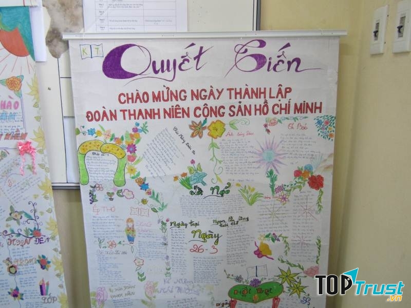 Mẫu báo tự vẽ luôn được người xem chú ý hơn
