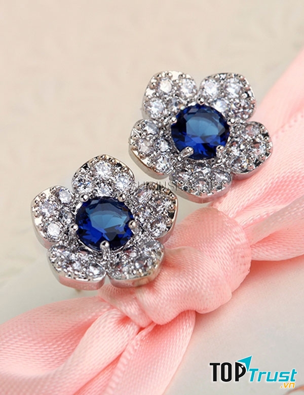 Một trong những mẫu hoa tai bạc đẹp