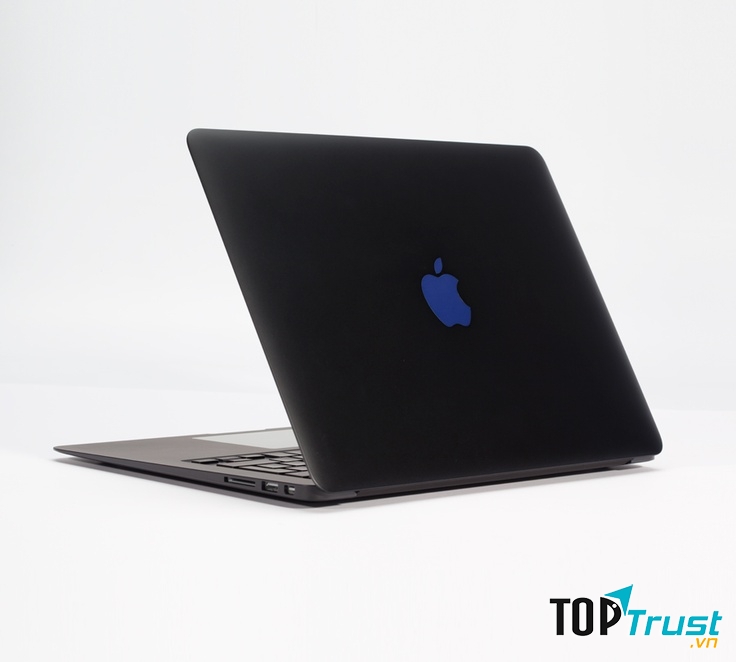 Stealth MacBook Pro của ColorWare – Giá 6.000 USD