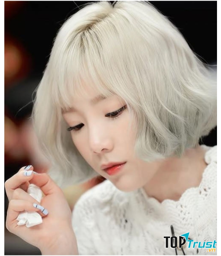 Màu trắng bạch kim