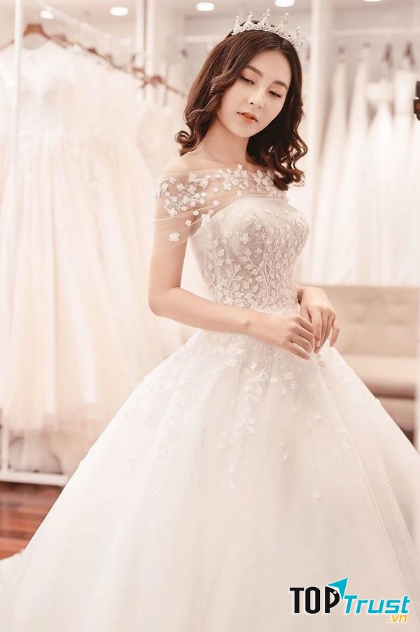 Mẫu váy cưới cúp ngực vai giả ngọt ngào