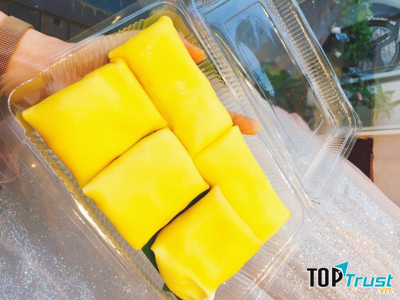 Nguyên liệu chính để làm bánh là một loại quả đặc trưng của miền Nam nước ta