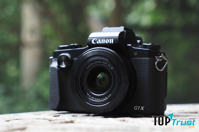 Máy ảnh cá nhân Canon G1 X Mark II sở hữu màn hình cảm ứng LCD nghiêng 180 độ cho phép bạn chụp hình linh hoạt