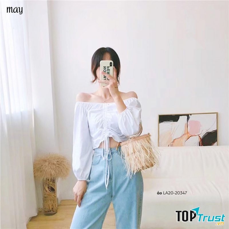 Các mẫu quần bò được bổ sung liên tục trên kệ, mẫu mã cập nhật kịp thời với xu hướng  mới nhất.