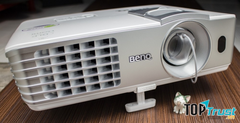 Máy chiếu BenQ W1070