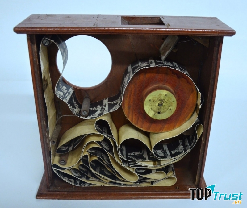 Bên trong chiếc máy chiếu phim