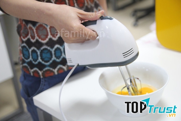 Máy đánh trứng cầm tay Philips 6610 sở hữu 7 tốc độ đánh