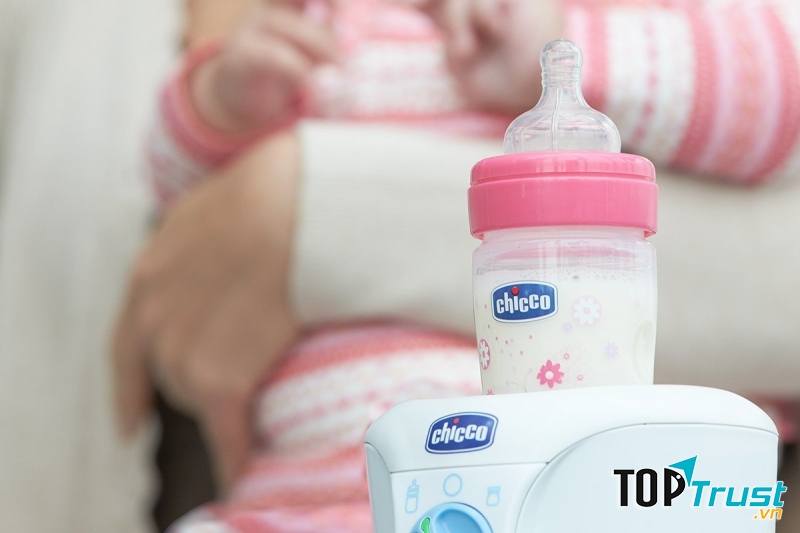 Máy hâm sữa Chicco làm từ chất liệu cao cấp, an toàn