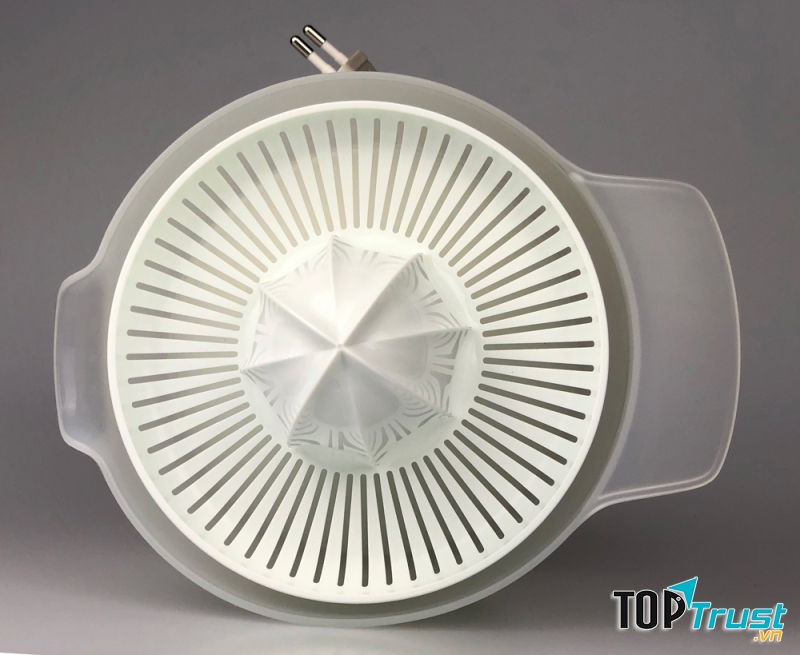 Philips HR-2738 được trang bị hệ thống ngăn hột và lược xác cam. Giờ đây, bạn không còn phải mất công vớt từng hạt cam như cách vắt bằng tay thông thường