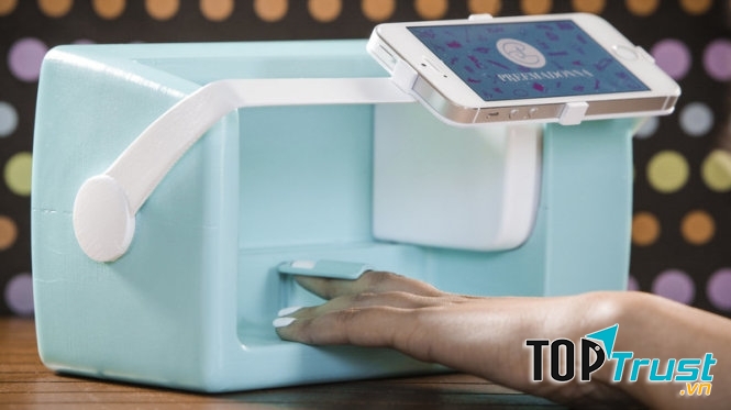 Máy vẽ móng Lacey Nailbot có sự hỗ trợ bởi Smartphone