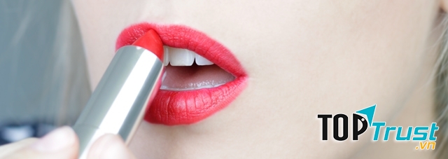 Maybelline Cream Matte - 690 Siren in scarlet