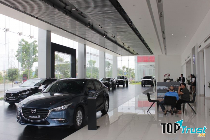 Khu vực trưng bày xe Mazda