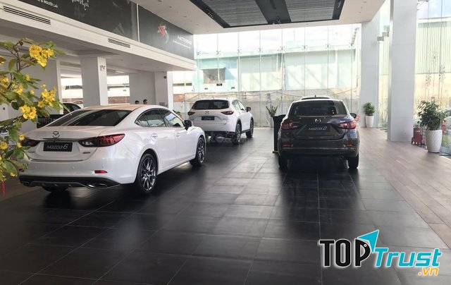 Showroom Mazda Bình Triệu