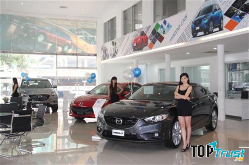 Một số mẫu xe trưng bày tại Mazda Cộng Hòa.