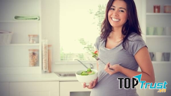 Các mẹ nên ăn uống lành mạnh, đủ nhóm dinh dưỡng