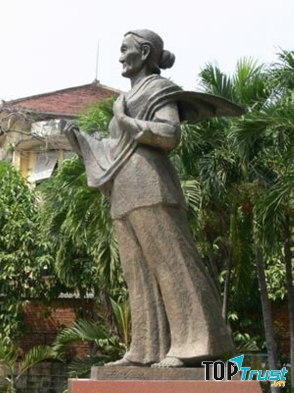 Tượng đài Mẹ Việt Nam anh hùng