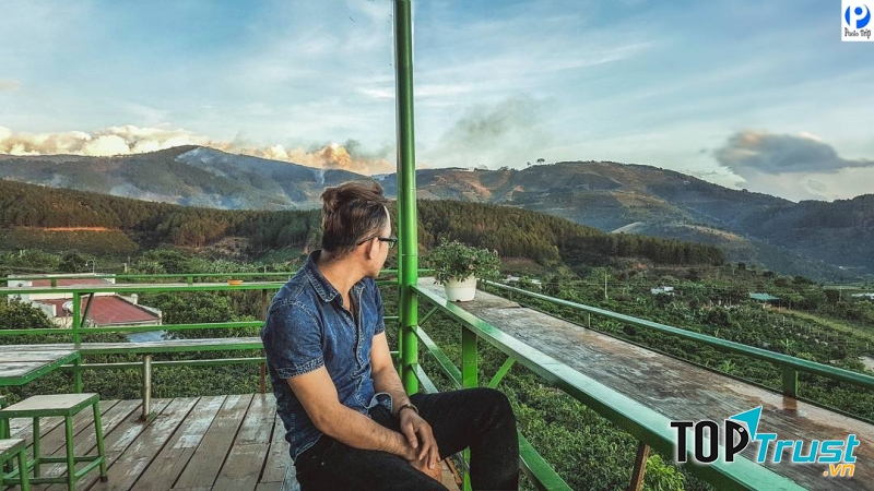 View thông thoáng, nhìn ra núi