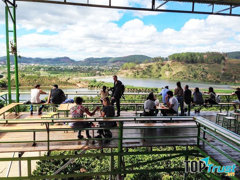 Mê Linh Coffee Garden