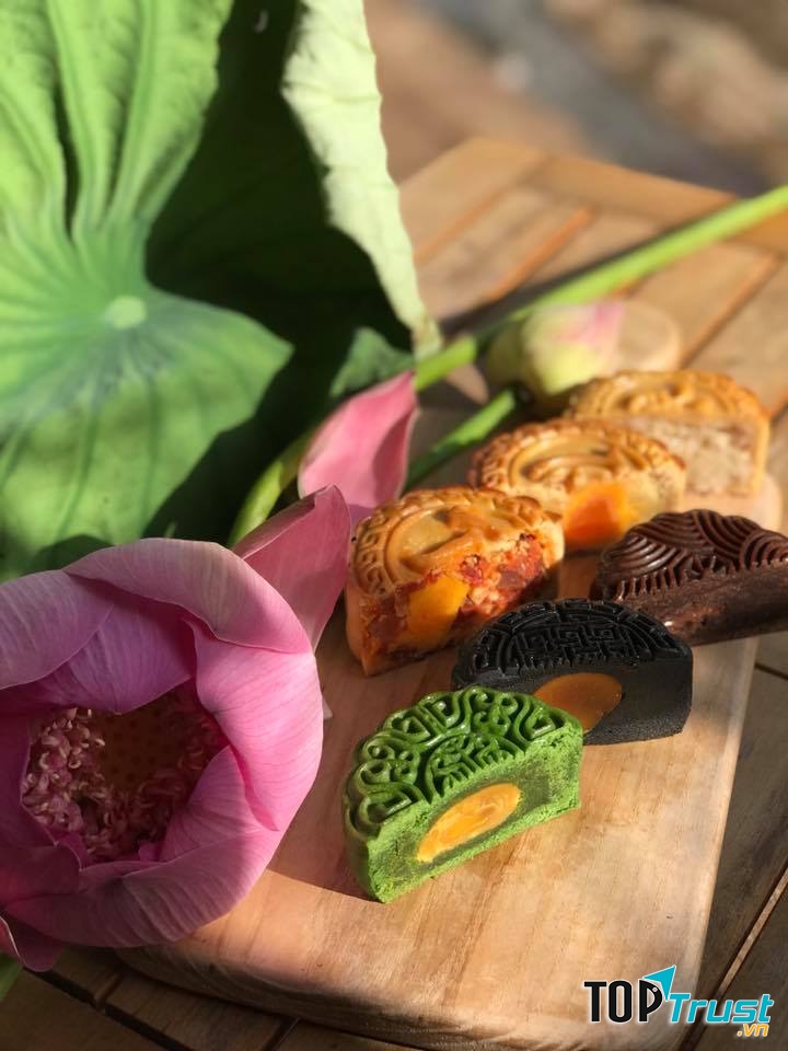 Nếu bạn muốn mua bánh Trung thu hanmade chất lượng và ngon, đừng quên ghé qua tiệm Mẹ Nhím Cake