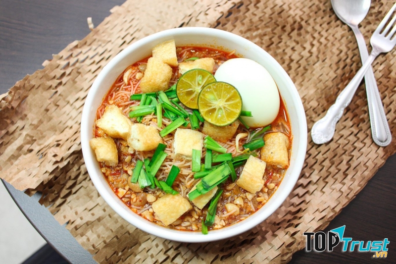 Mee Siam hay còn gọi là Mì Thái, do người Peranakan sáng tạo ra
