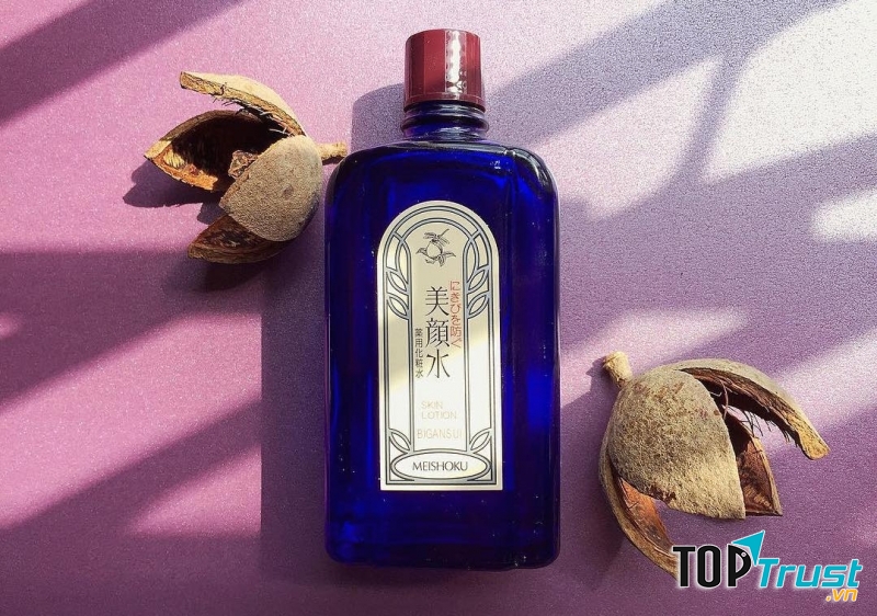 Thành phần salicylic acid trong lotion giúp tẩy sạch các tế bào chết