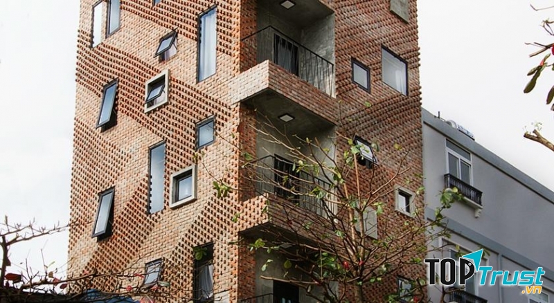 Nhìn từ bên ngoài, Memory Hostel không giống với bất cứ khách sạn nào bạn từng biết.