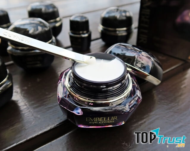 Menard Embellir Eye Cream