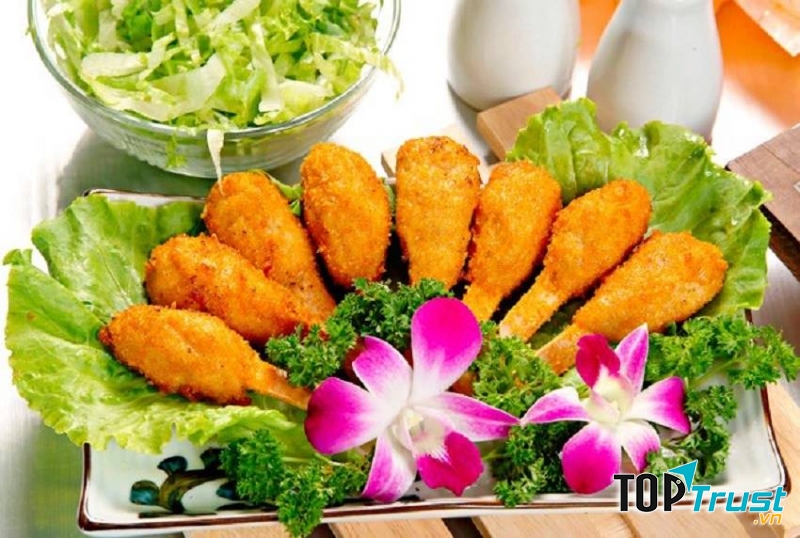 Bữa tiệc sang trọng ngoài trời