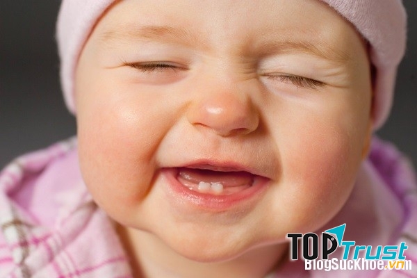 Mẹo để con yêu mọc răng không sốt