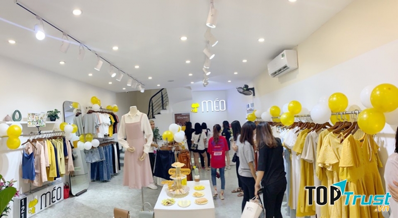 Những trang phục Hàn Quốc thường mang phong cách trẻ trung, tươi sáng rất thích hợp cho các teen