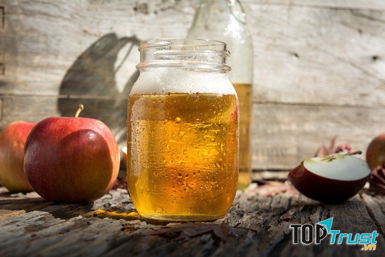 Mẹo trị rụng tóc bằng giấm táo