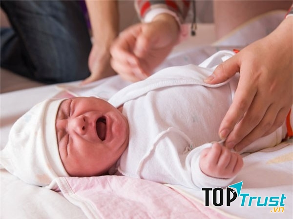 Mẹo trị táo bón cho trẻ sơ sinh