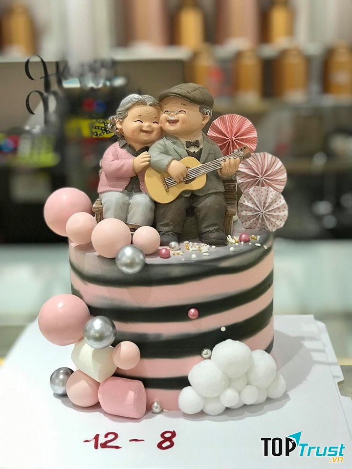 Meoda cake & creations có không gian màu hồng cực lãng mạn, tất cả được trang trí vô cùng bắt mắt.