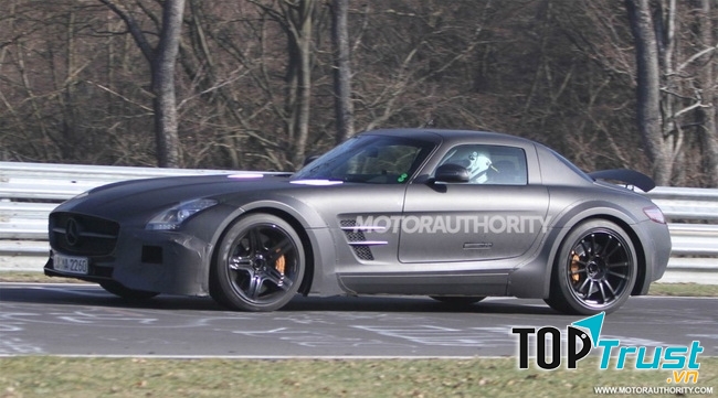 Mercedes-Benz SLS AMG Black được những người nổi tiếng yêu thích