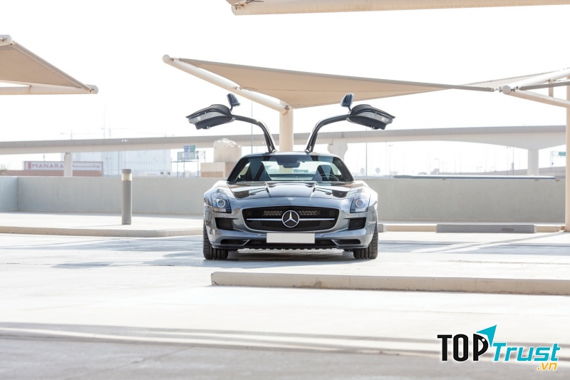 Sở hữu sức mạnh lên đến 747 mã lực, phiên bản chạy điện của siêu xe đình đám SLS AMG