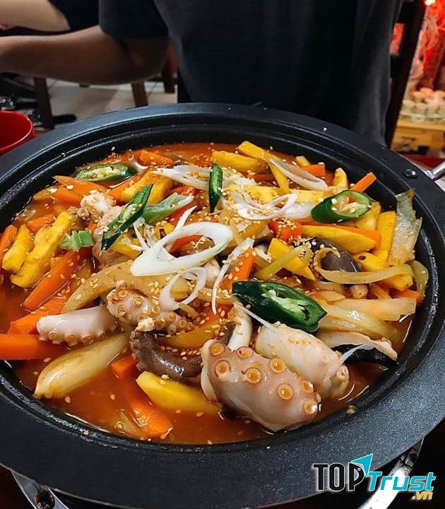 Mì bạch tuộc xào cay - Quán Jeju BBQ