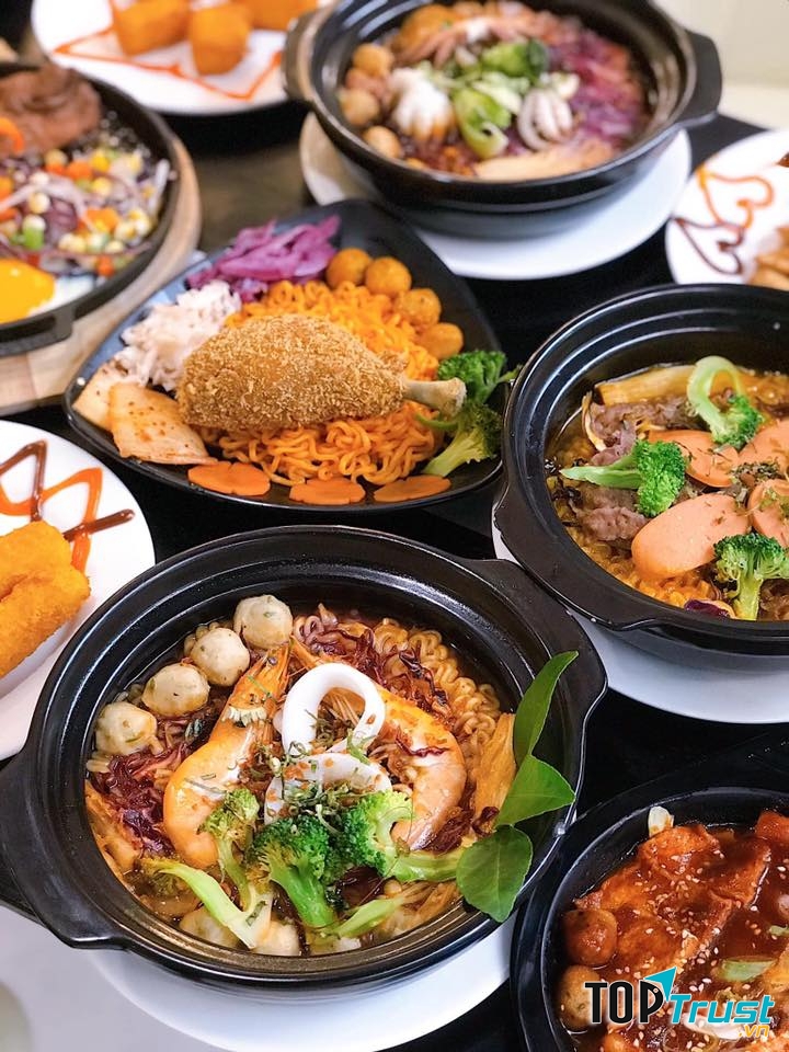 Quán Haseyo luôn đặt cao chất lượng món ăn, các phần thức ăn kèm như cá viên, xúc xích, thịt bò và hải sản đều rất tươi.