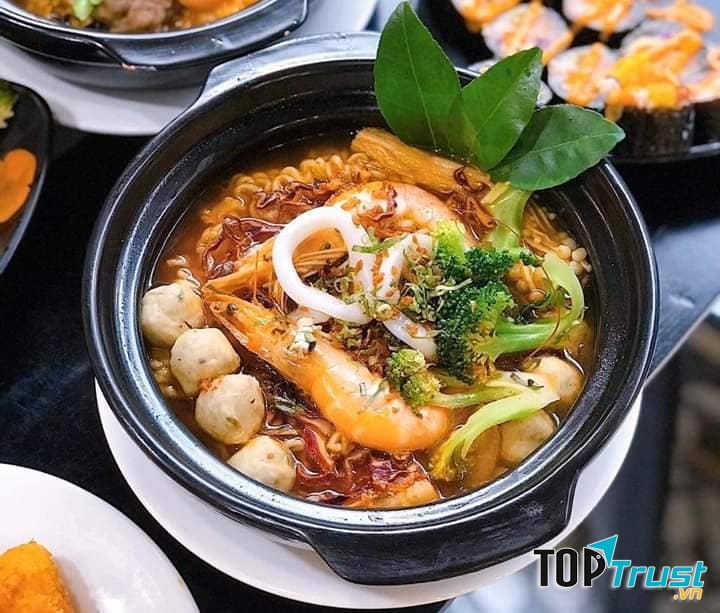 Nồi mì cay cực hấp dẫn tại Ha Yoon