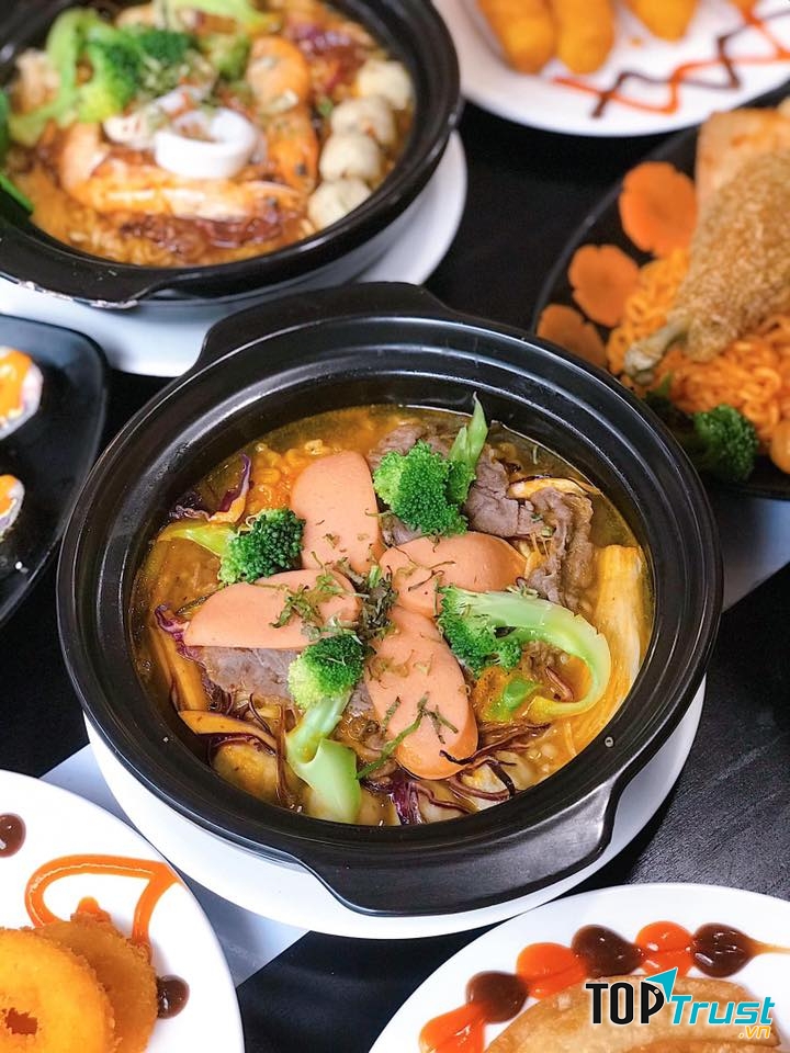 Phần nước dùng đậm vị kim chi, chua chua cay cay chính là sức hấp dẫn mà quán Haseyo mang đến cho thực khách.