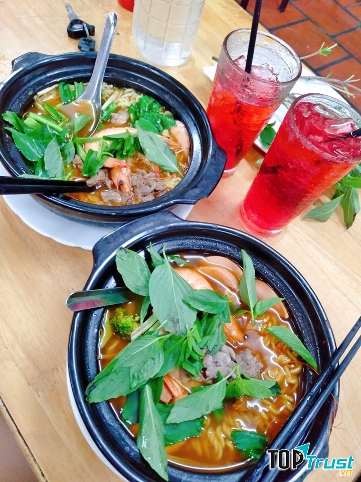 Quán Naga có ﻿không gian mở, trẻ trung