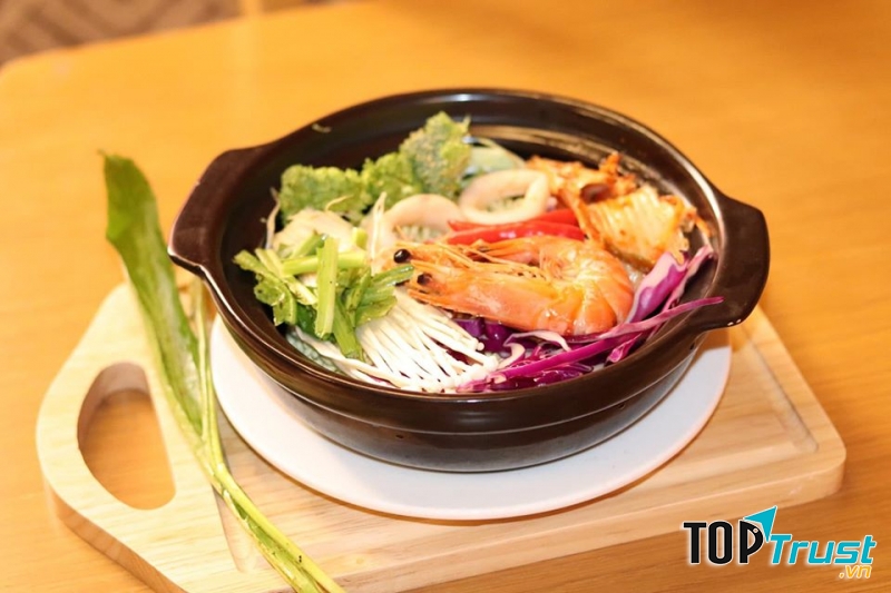 Bạn sẽ cảm nhận được vị đậm đà hoà quyện vào sợi mì dai dai, sự thơm ngon đến giọt cuối cùng