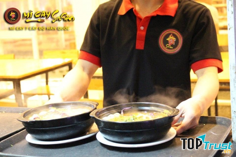 Mì Cay Sasin Huế nóng, cay và vị rất ngon