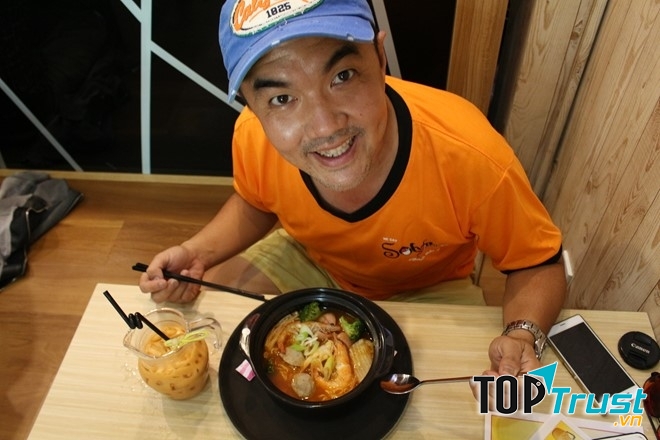 Quốc Thuận tại Mì cay Sobin